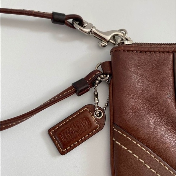 Women’s genuine leather Coach Cluth - Picture 2 of 3